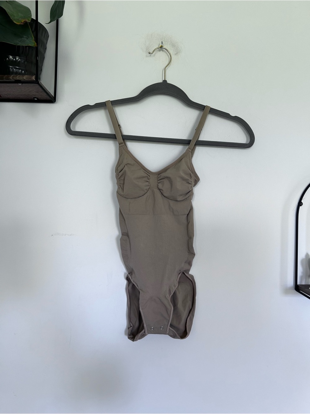 NWOT‎ Quince Beige Snap Gusset Shapewear Bodysuit Size Small